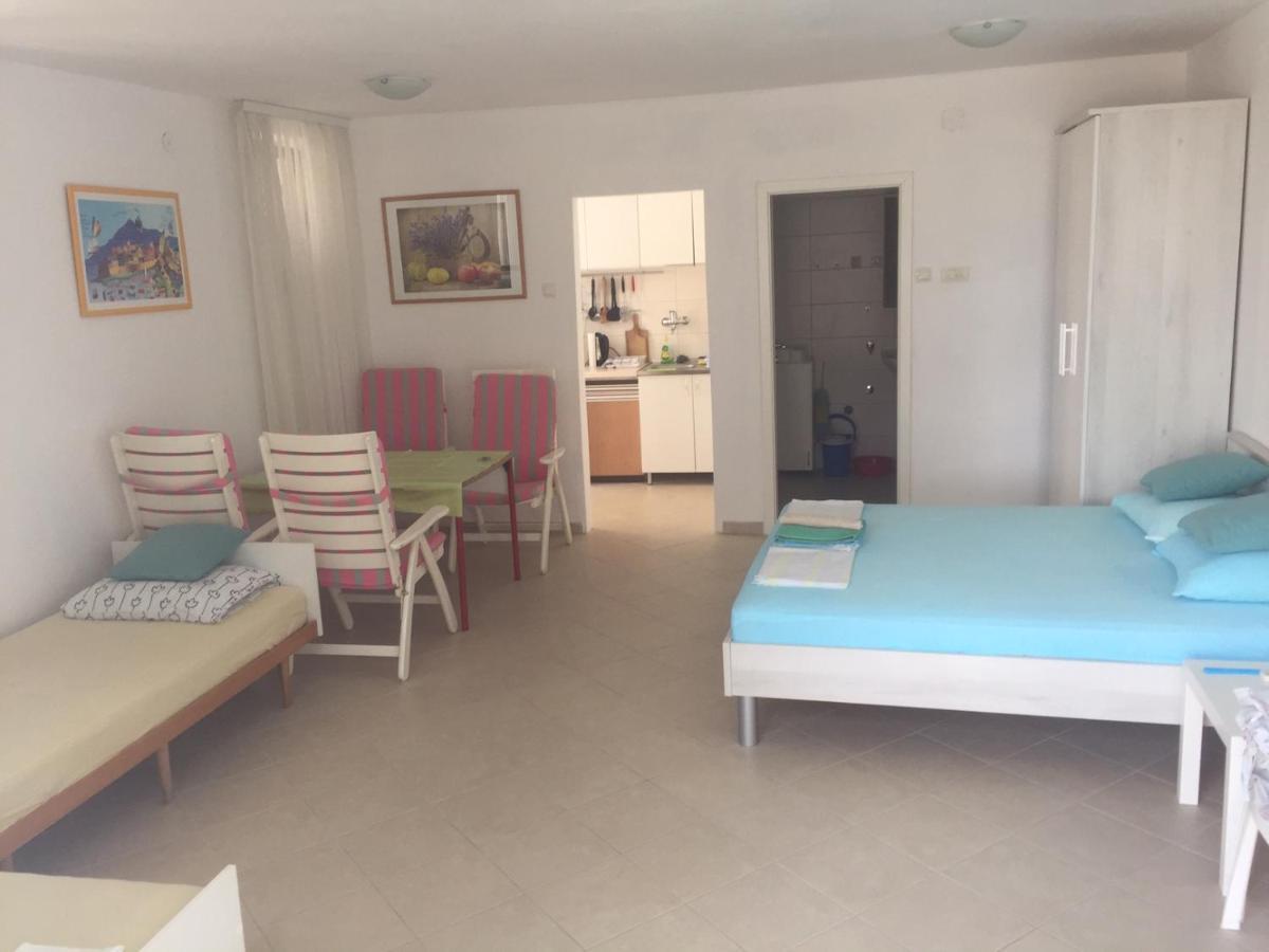 Apartment Perla - 150M From The Sea ノヴィ・ヴィノドロスキー エクステリア 写真