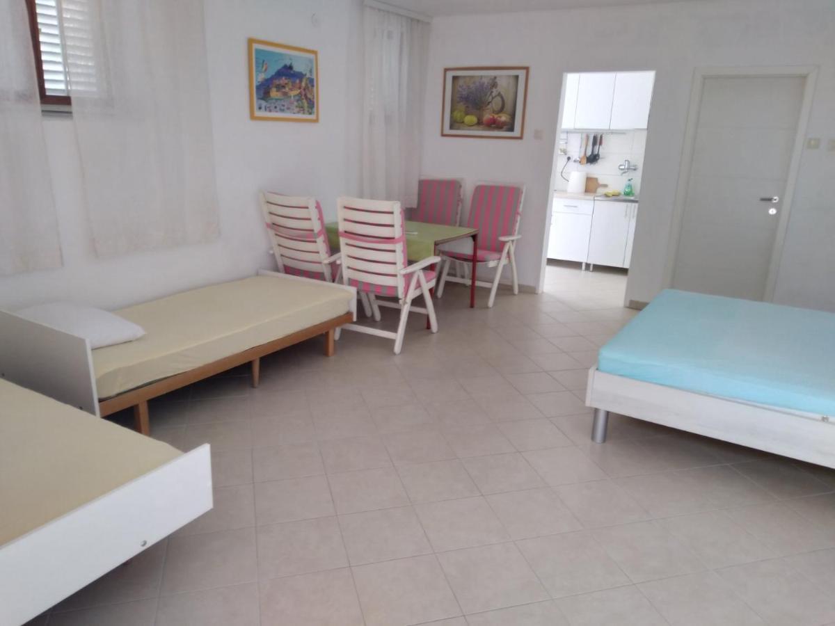 Apartment Perla - 150M From The Sea ノヴィ・ヴィノドロスキー エクステリア 写真